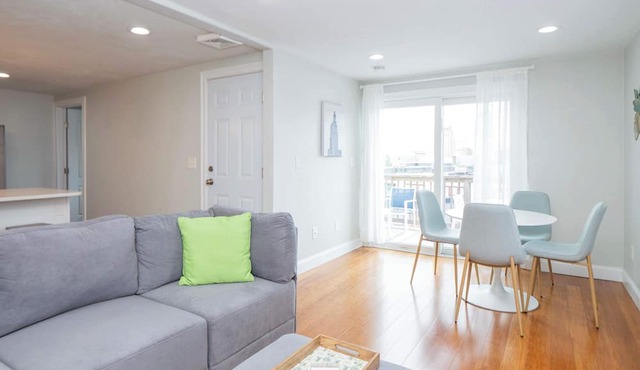 Jennifer's Penthouse 2 Floors - Amazing City View!