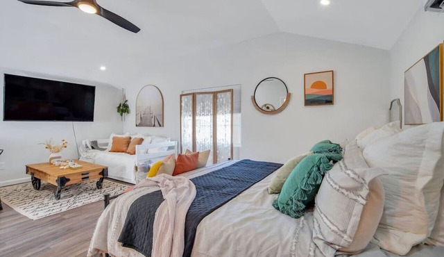 Sweet Nest Bluffton Cottage Fenced in yard Pet-Friendly Gazebo Private in Bluffton