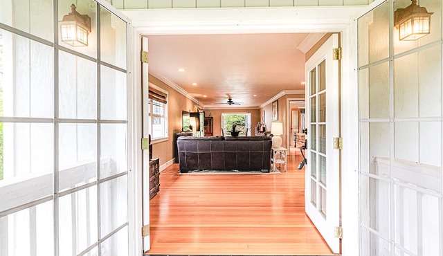 Jungle Estate - 3 Cottages, 1.5 Acres and a POOL Sleeps 9