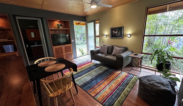 Tree Top Suite- Beautiful walk to Hanalei Bay