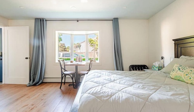 Beautiful 1 Bedroom, 1 Bathroom in Medford with WiFi and AC in Medford