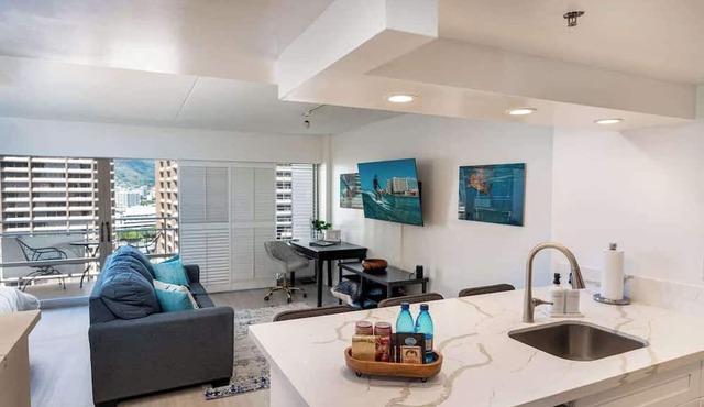 High Floor, Drink Station, 2 Pools & Free Parking!