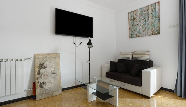 Apartment 'Merlino' with Balcony, Wi-Fi and Air Conditioning in Biassa