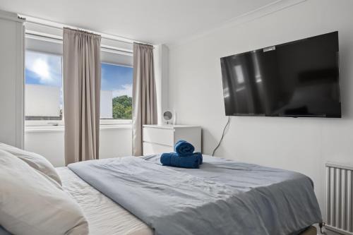 A modern, comfortable flat in West London near Kew Gardens in Brentford