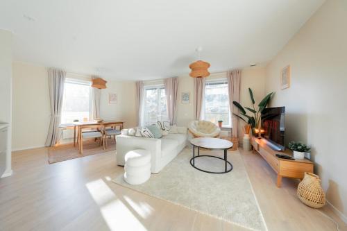 Modern 70 Sqm Apartment - with big balcony in Stockholm