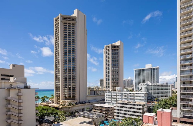 ALOHA-WAIKIKI OCEAN VIEW LIVING 11